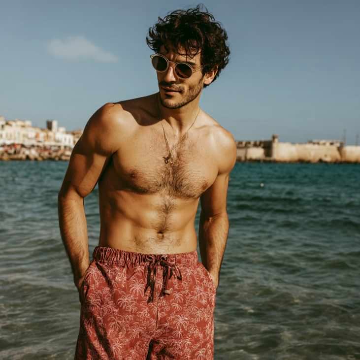 Costumi da bagno uomo estate 2025: guida per chi vuole distinguersi - Desiros